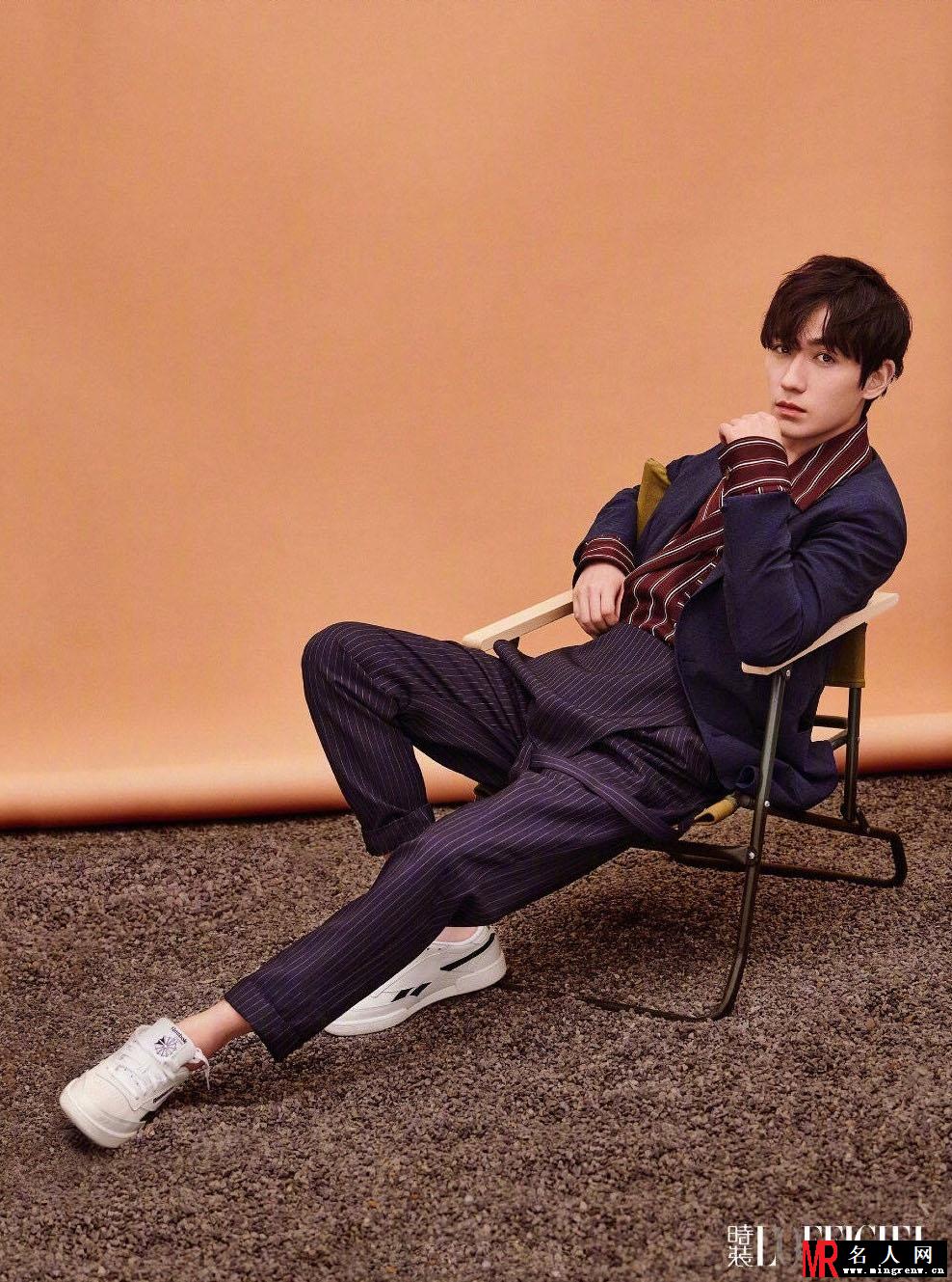 朱一龙登录《时装 L’OFFICIEL》6月刊封面大片，不疾不徐迎风而行(1)