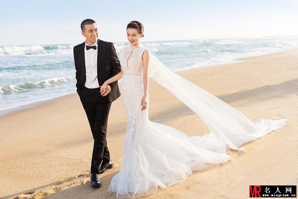 黄圣依杨子婚纱照 结婚十年海边相拥甜蜜浪漫(1)