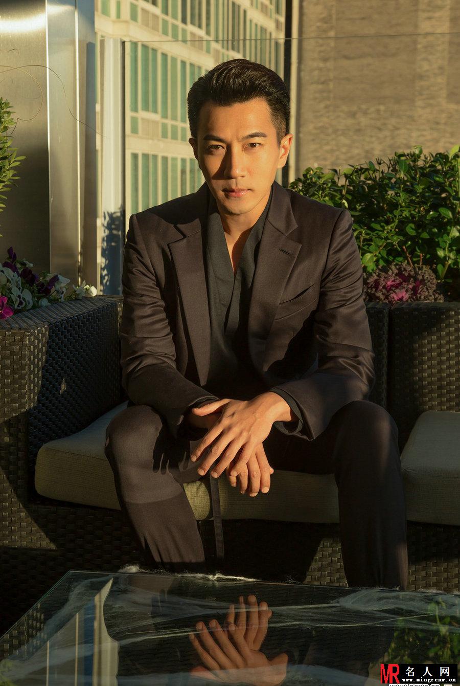 刘恺威纽约街拍 从容优雅尽显绅士品格(1)