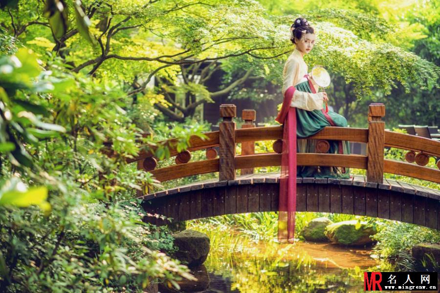 《变形计》韩安冉古风写真 古典优雅妩媚动人(1)