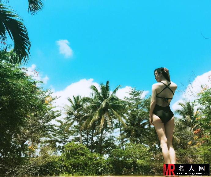 张檬比基尼湿身诱惑 肤白貌美大长腿(1)