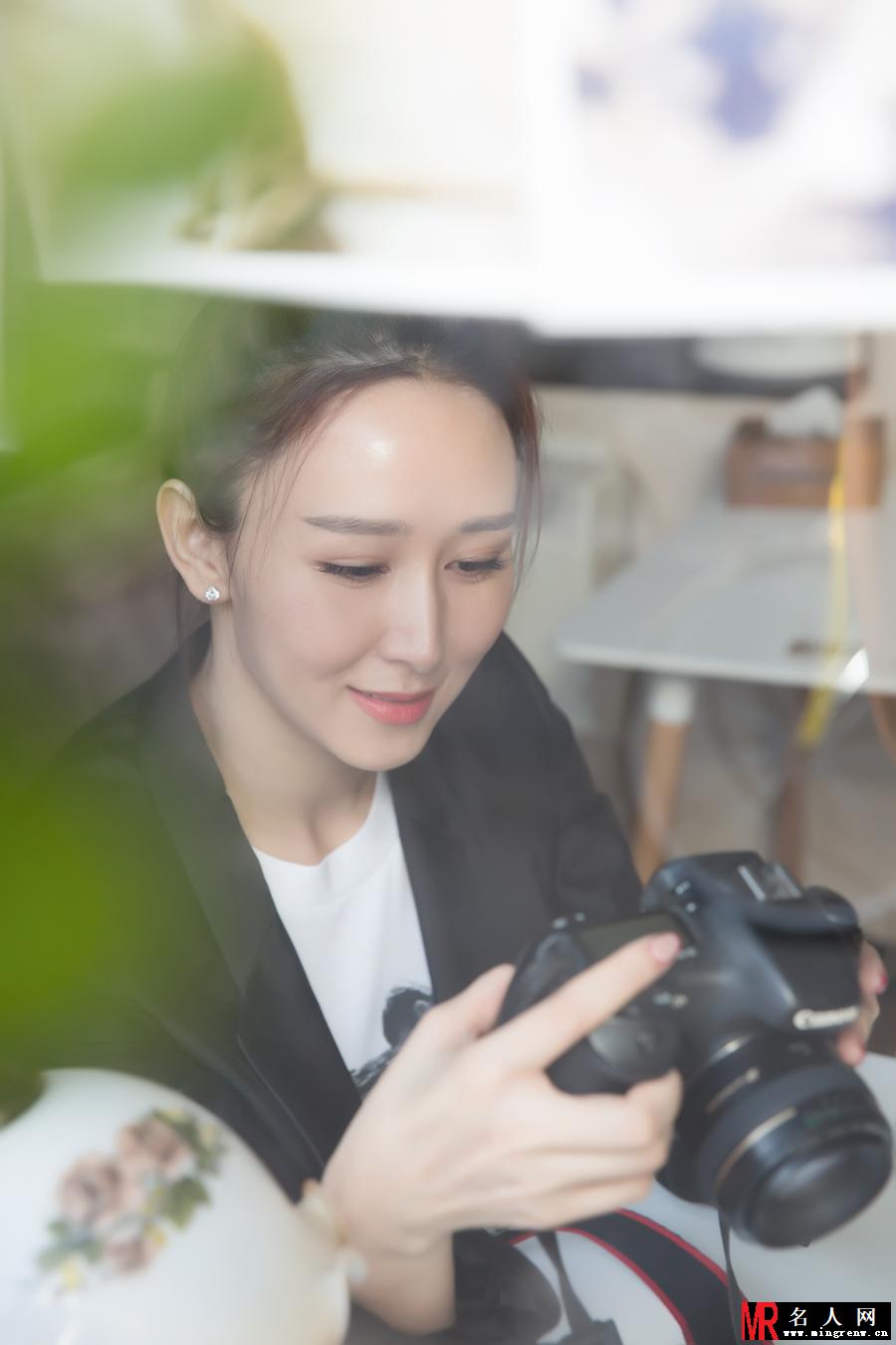 胡静玩转相机学摄影 自身同为镜头美人(1)