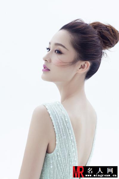李沁清新风写真 俏皮靓丽惹人心动(1)