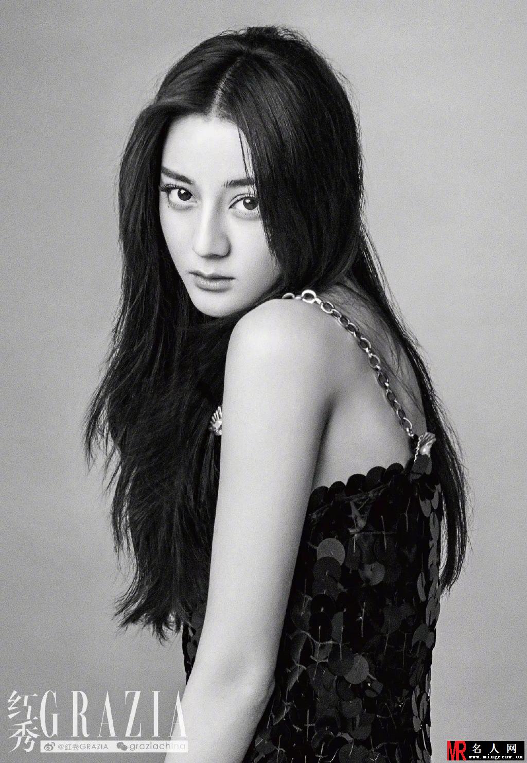 迪丽热巴封面大片出炉 优雅婀娜霸气妩媚御姐范儿十足(1)