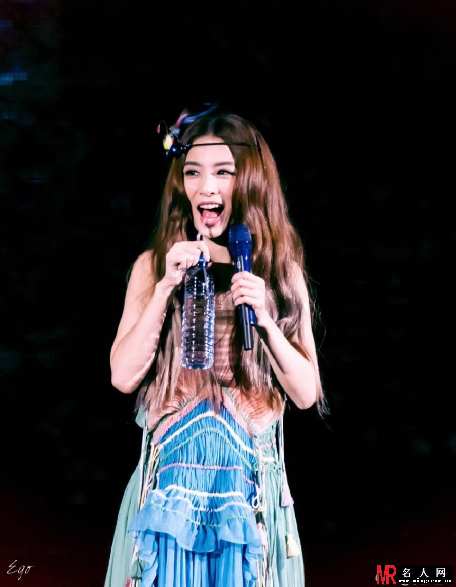 田馥甄演唱会造型唯美似仙女(1)