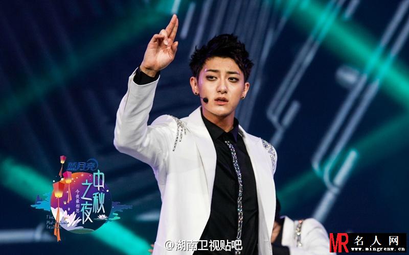 2014年9月EXO帅气亮相湖南中秋晚会黄子韬图片帅气时尚(1)