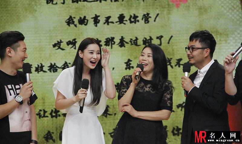 范冰冰登港版《时尚芭莎》3月号 军帽女王装扮气场十足(1)