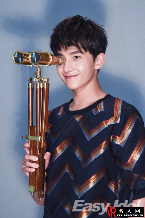 杨洋EasyIdol鬼马写真 演绎时尚轻熟男(1)