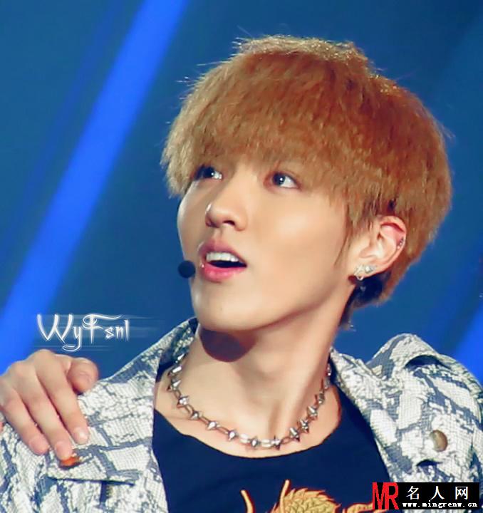 2012年EXO参加江苏卫视跨年吴亦凡图片 颜值太高现场嗨爆(1)