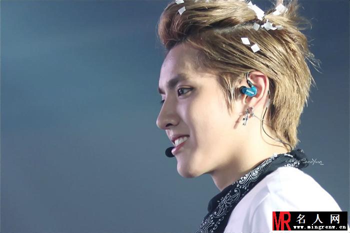 吴亦凡2013年SMWEEK演出精彩粉丝欢呼颜值高(1)