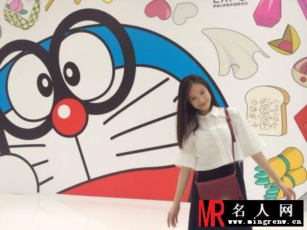 倪妮北京之旅生活照 女神邂逅蓝胖子(1)
