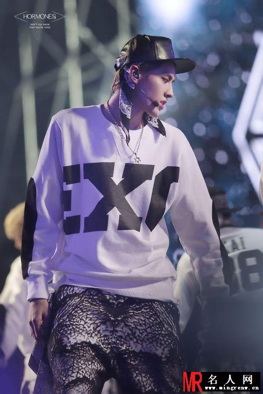 吴亦凡2013年SBS舞台演唱帅气时尚潮范十足(1)