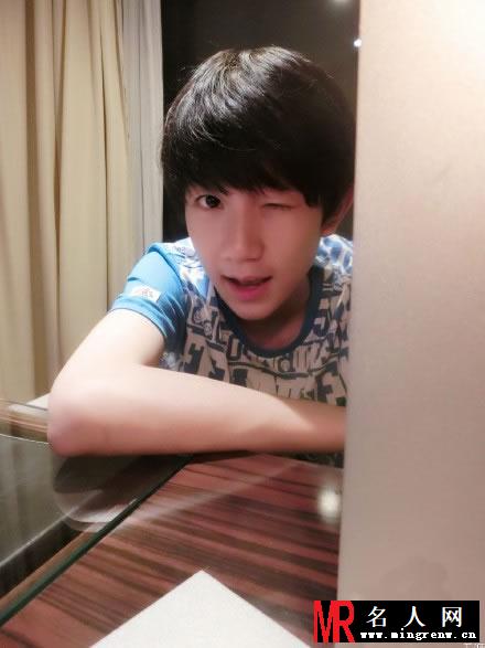 TFBOYS王源2015自拍生活照 帅气迷人网友大爱(1)