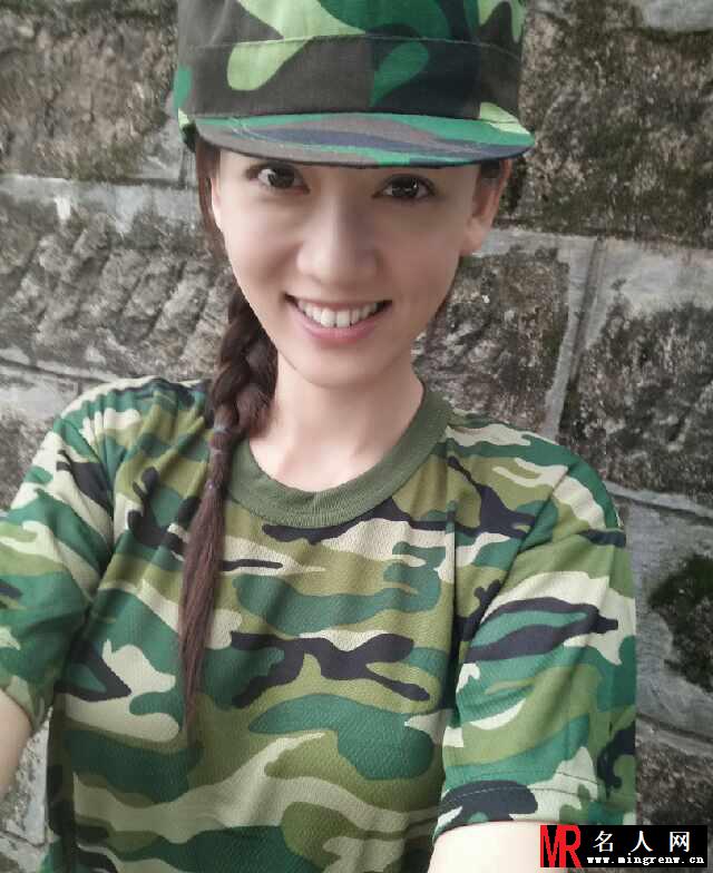 陈乔恩化身军训妹 网友大赞18岁(1)