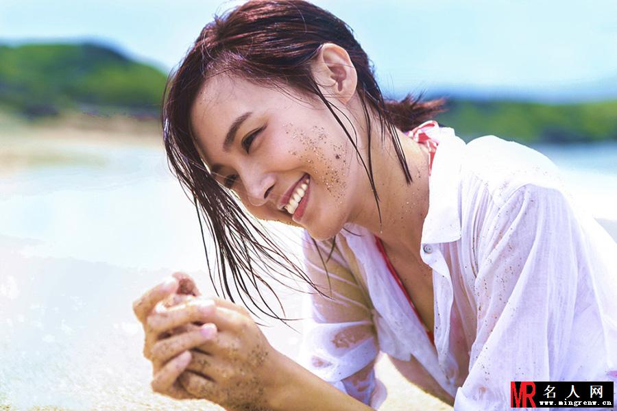 郑罗茜海边透视写真 诠释另类性感(1)