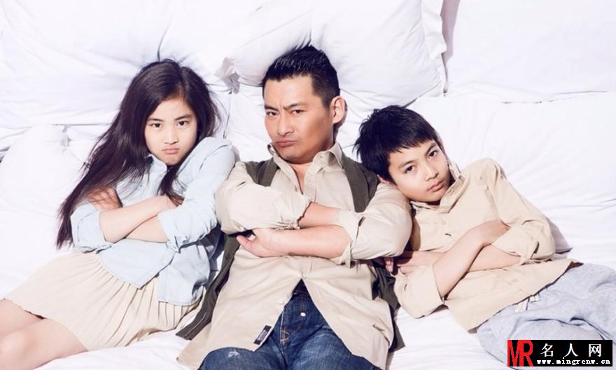 辣妈萌宝亲子装欢乐来袭 李小璐嘟嘴亲女儿(1)