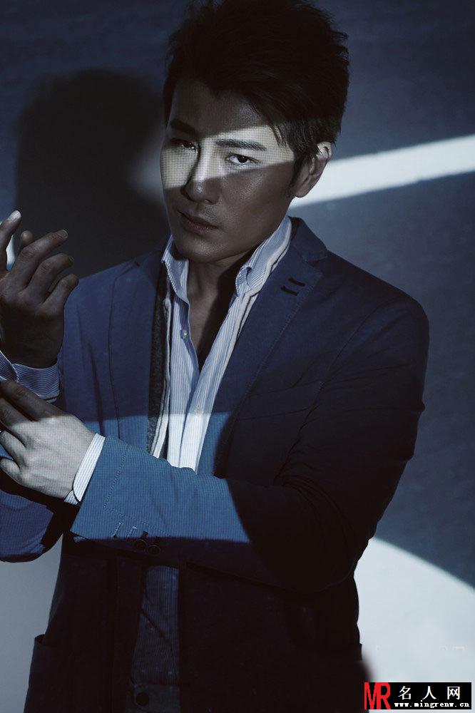许绍洋文艺写真曝光 化身睿智优雅绅士(1)