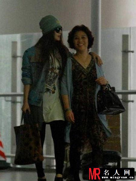 明星母女照大盘点 李小璐貌不如母亲(1)