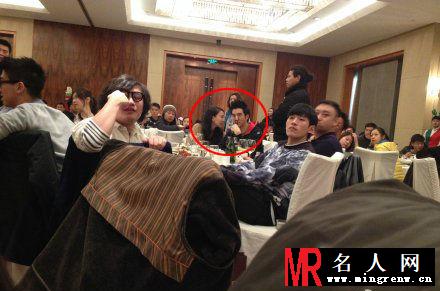 王力宏与李靓蕾同现身 亲密耳语大秀恩爱(1)