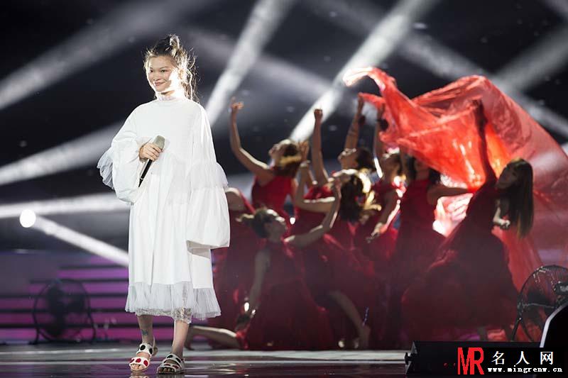 张杰等众多歌手登台湖南卫视“六一惊奇夜”(1)