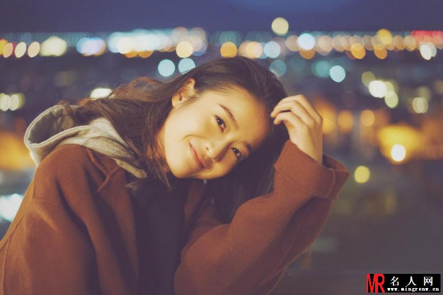 张雪迎甜美私照 眼神纯净惹人怜(1)