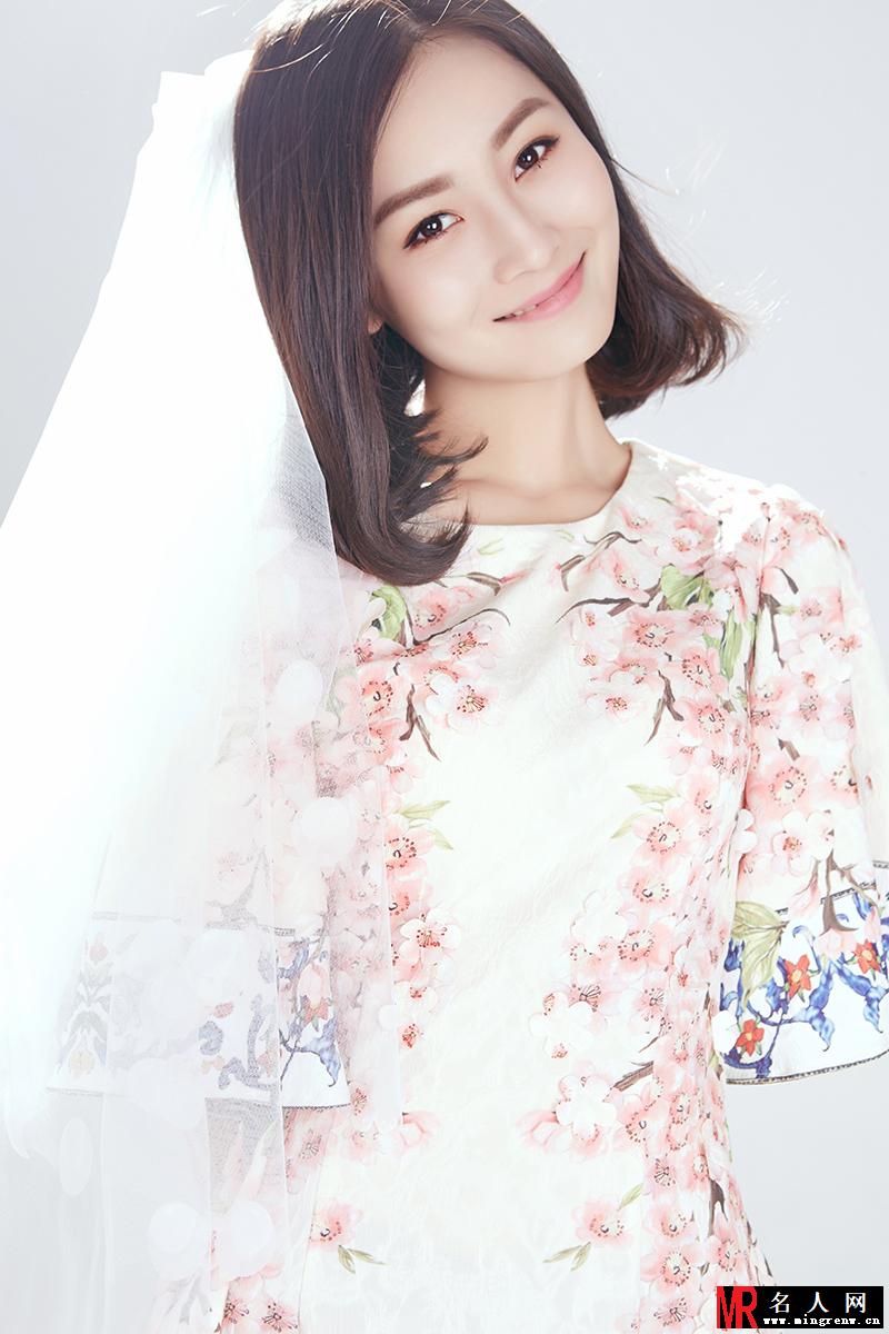 张维娜最新写真 气质温婉笑容治愈(1)