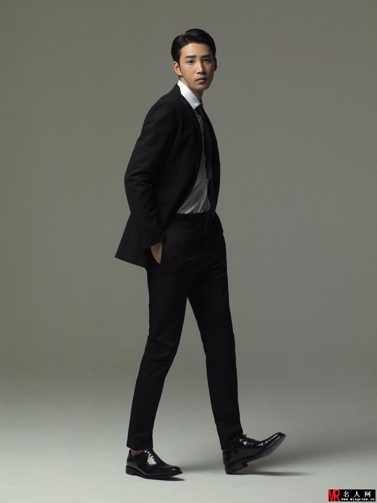 庞瀚辰商务大片上线 质感正装诠释“职男”style(1)