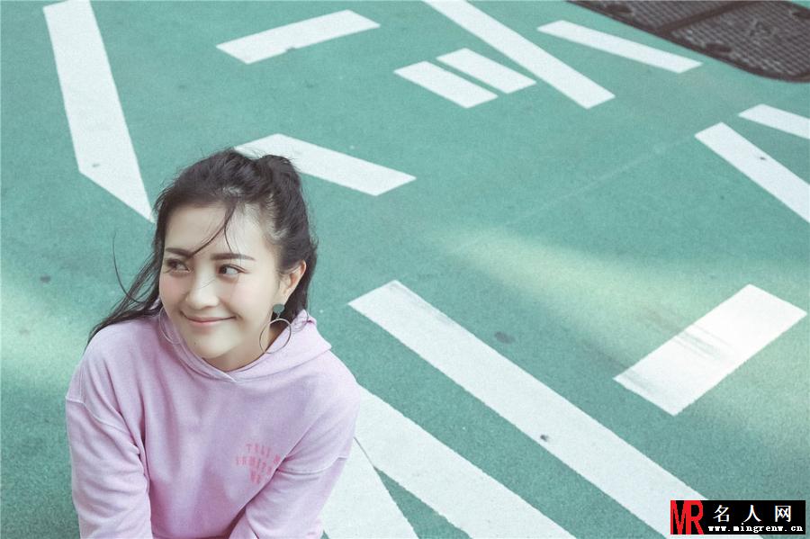 包文婧带女儿饺子拍写真 萌妈囧娃朝可爱(1)