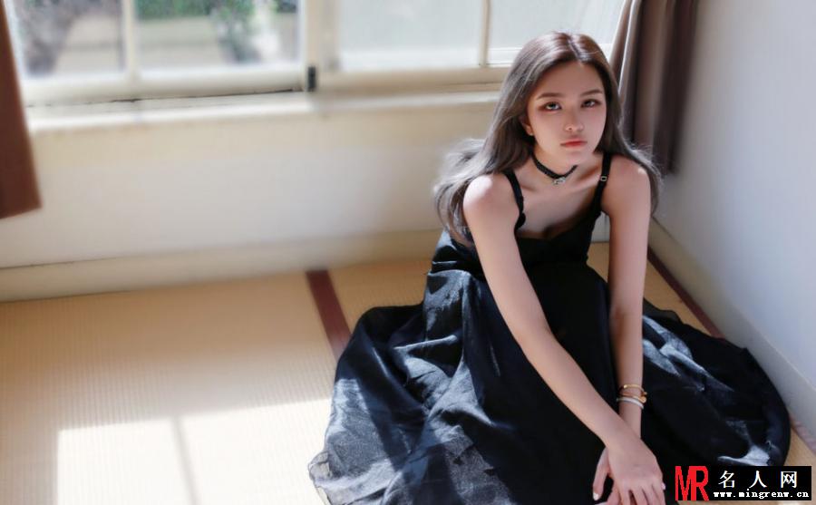 罗志祥女友周扬青晒照 身穿唯美裙尽显淑女气质(1)