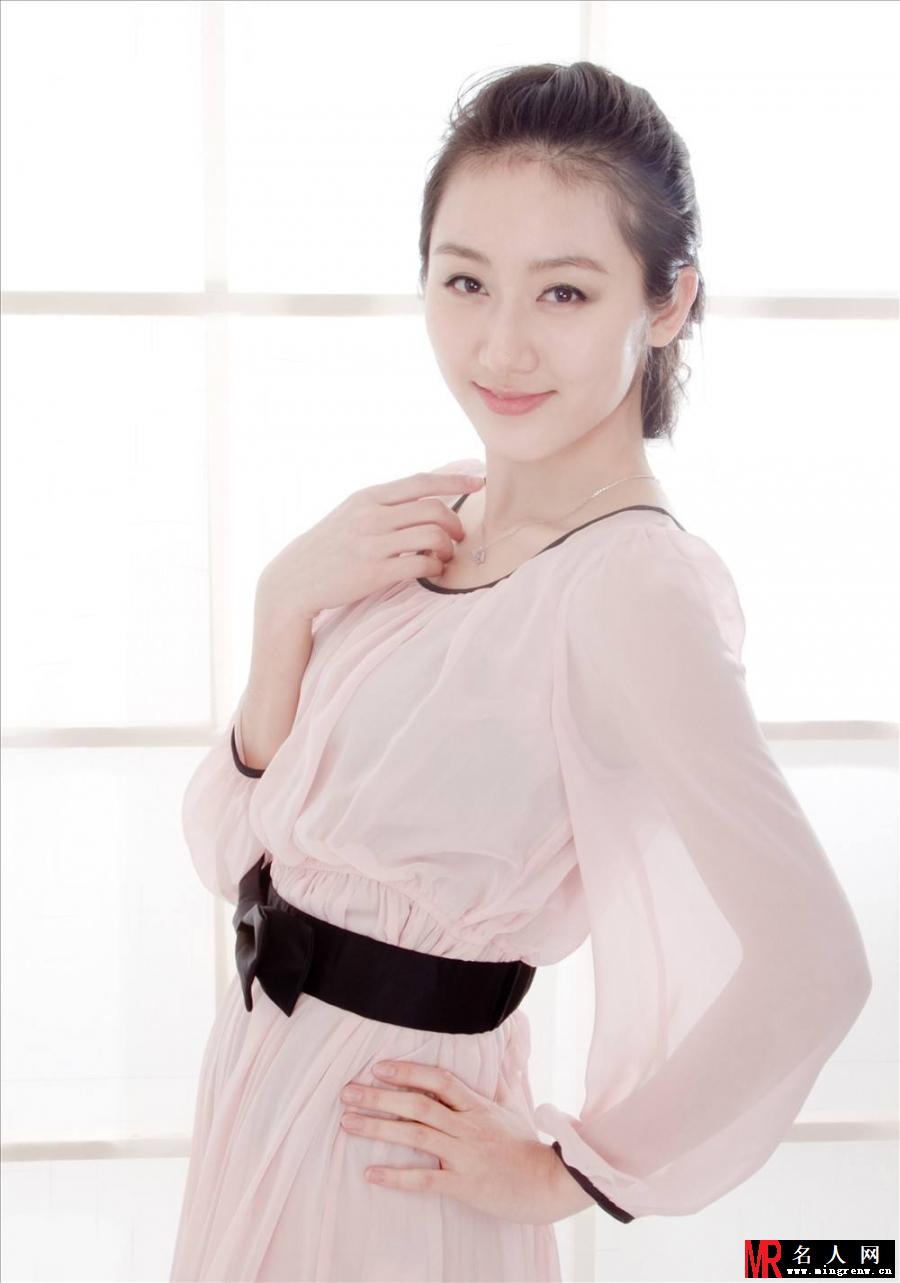 蒋方婷时尚写真 大气优雅尽显女神范(1)