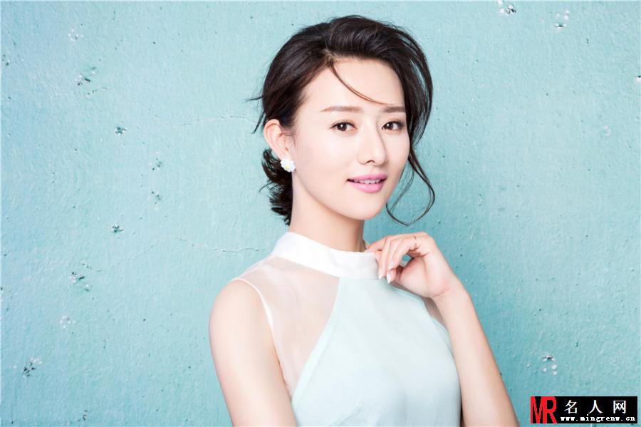 王靖云时尚大片 笑容甜美暖人心(1)