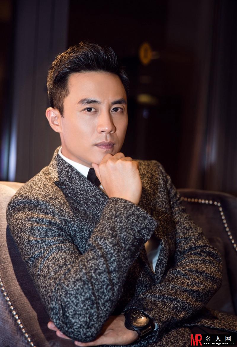 杜淳一身西装 尽显绅士风度(1)