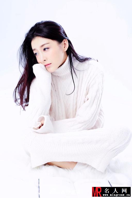 孙佳奇秋日写真 展妩媚气质却不失温柔(1)