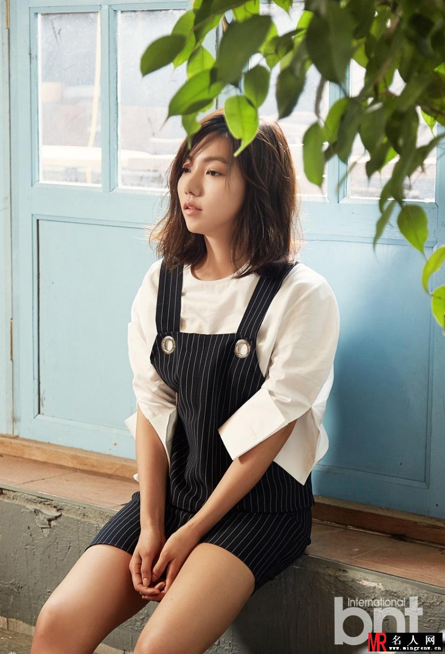 韩星李彩英拍写真 尽展性感中性双重风格(1)