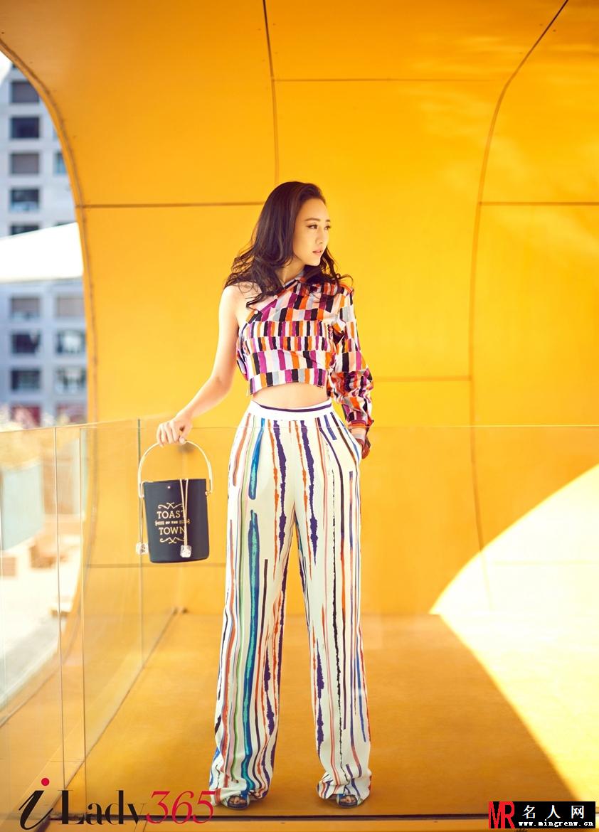 王鸥文艺街拍 除了美颜全是腿(1)