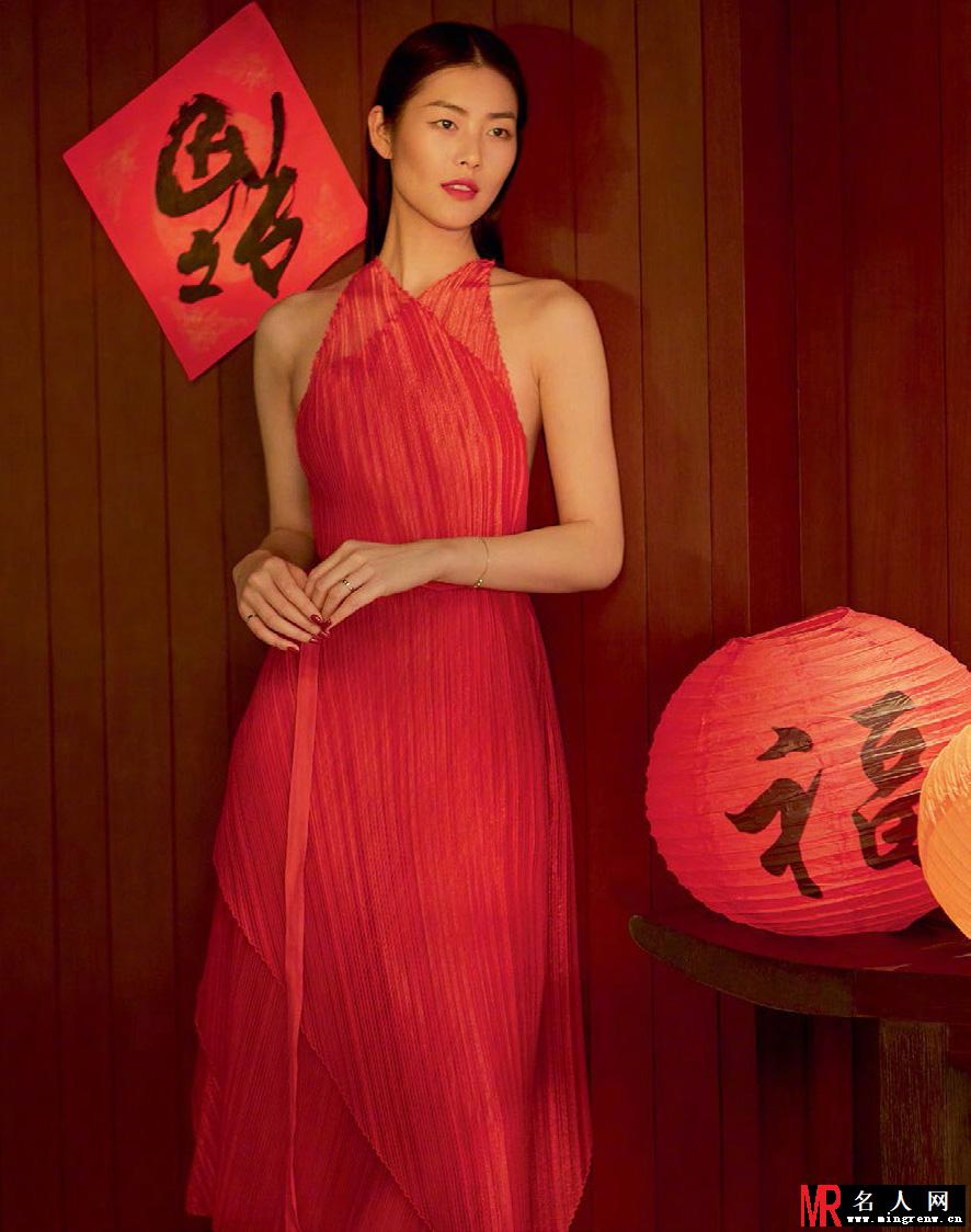 刘雯新年写真曝光 红衣红唇红景红红火火过新年(1)