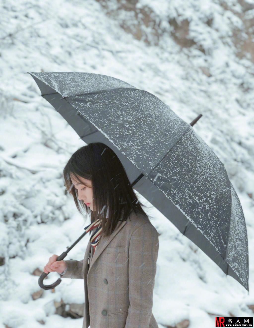 鞠婧祎最新美照曝光 雪中亭亭玉立甜美微笑超美丽(1)