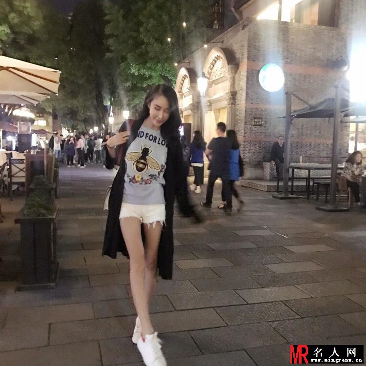 嫩模孟晓艺晒性感照 身着透视装大秀傲人上围(1)