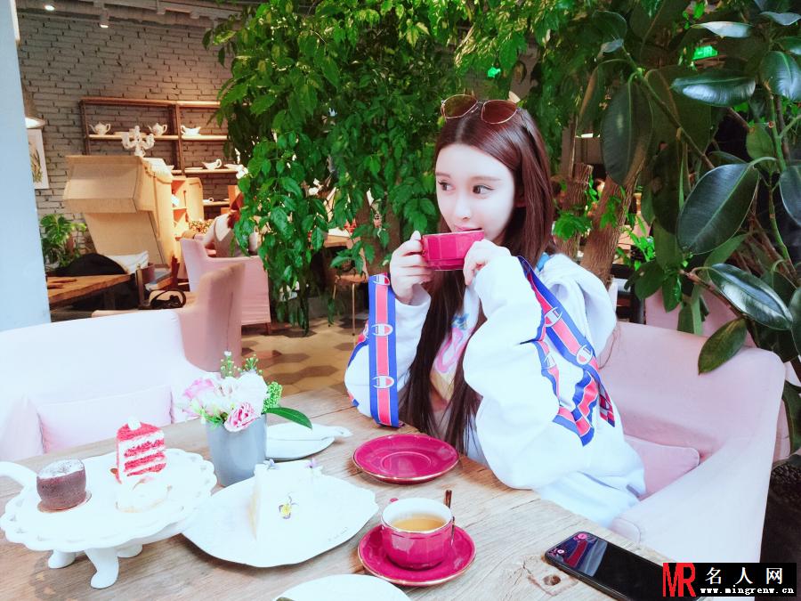 吴亦凡前女友小G娜最新生活照 简直就像充气娃娃(1)