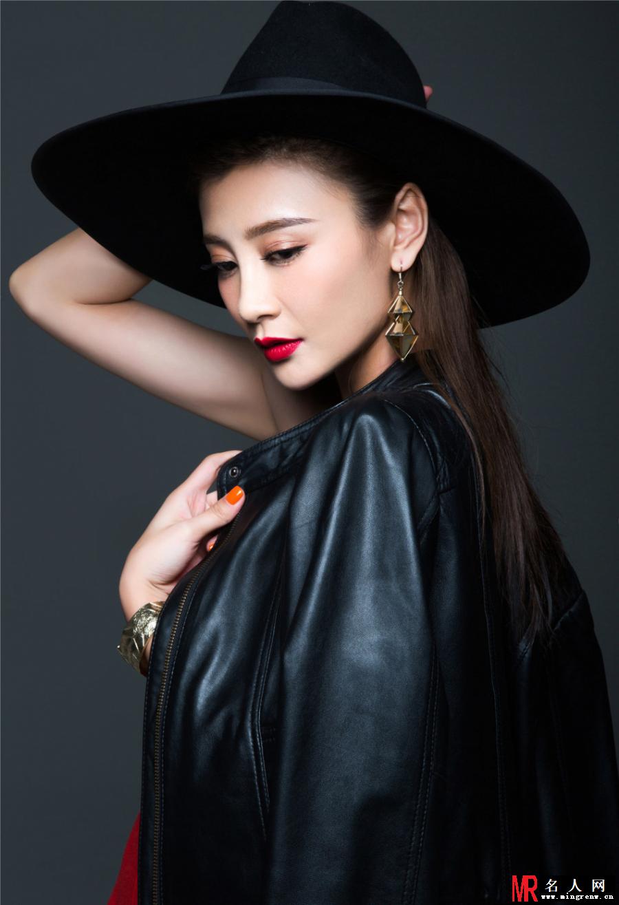 唐菀红唇写真曝光 总攻气质女王范儿(1)
