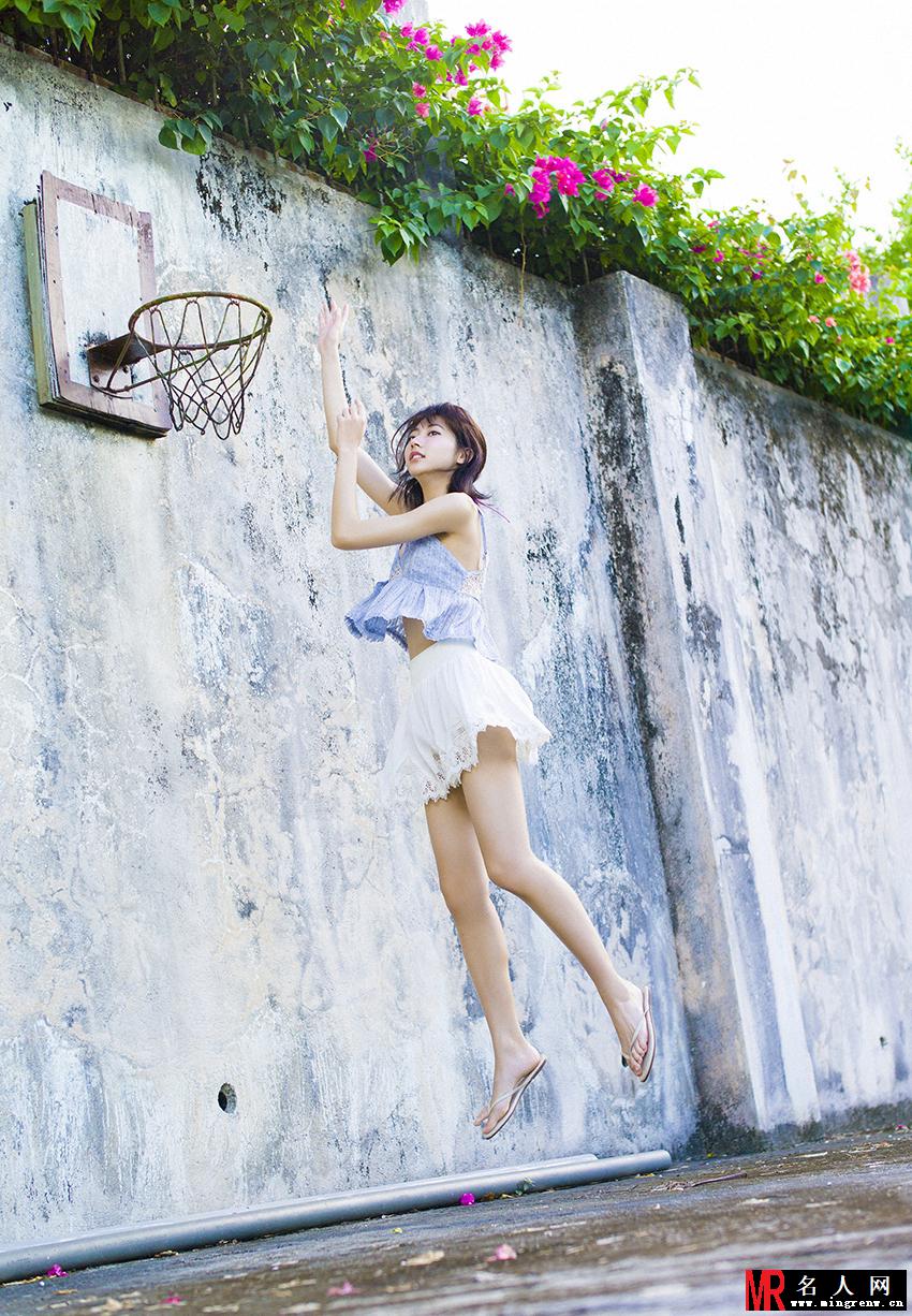 武田玲奈性感写真 扣篮秀大长腿(1)