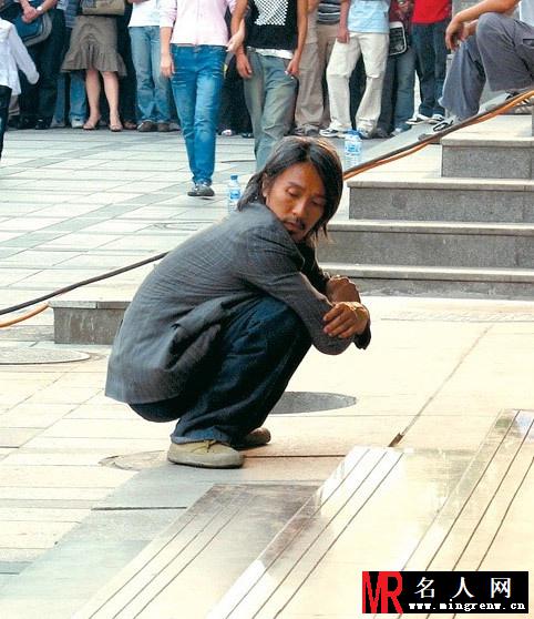长江7号周铁剧照(1)