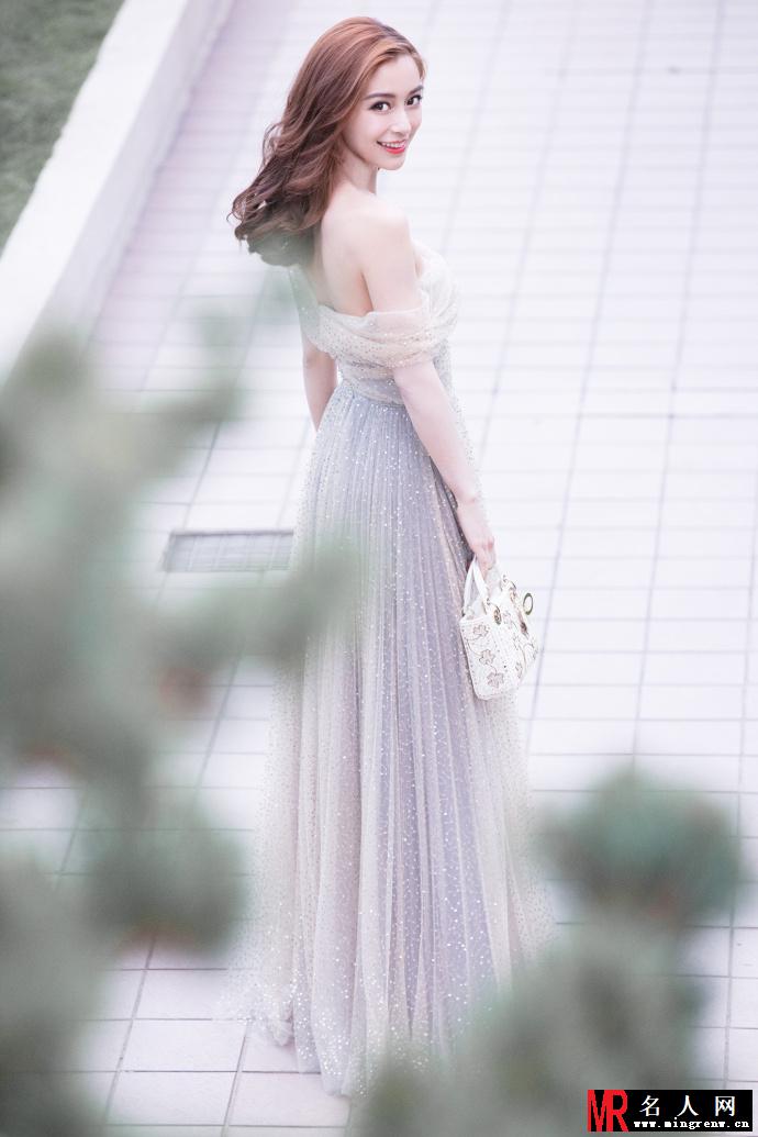 Angelababy最新写真 穿仙裙秀美背女人味十足(1)