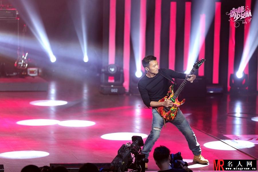 谢霆锋重拾吉他 疯狂摇滚rock翻全场(1)