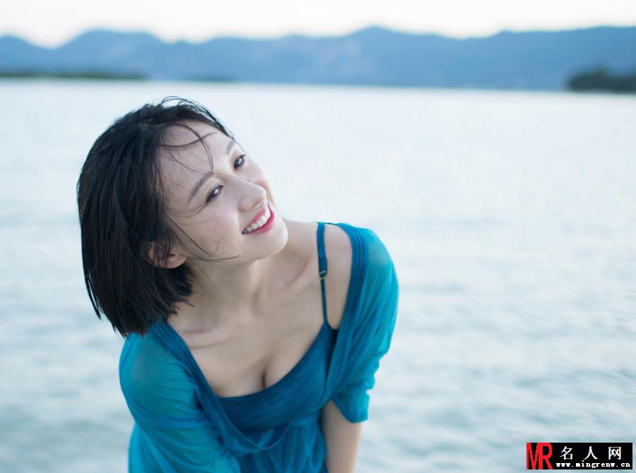 练束梅性感写真 海边展湿身诱惑(1)