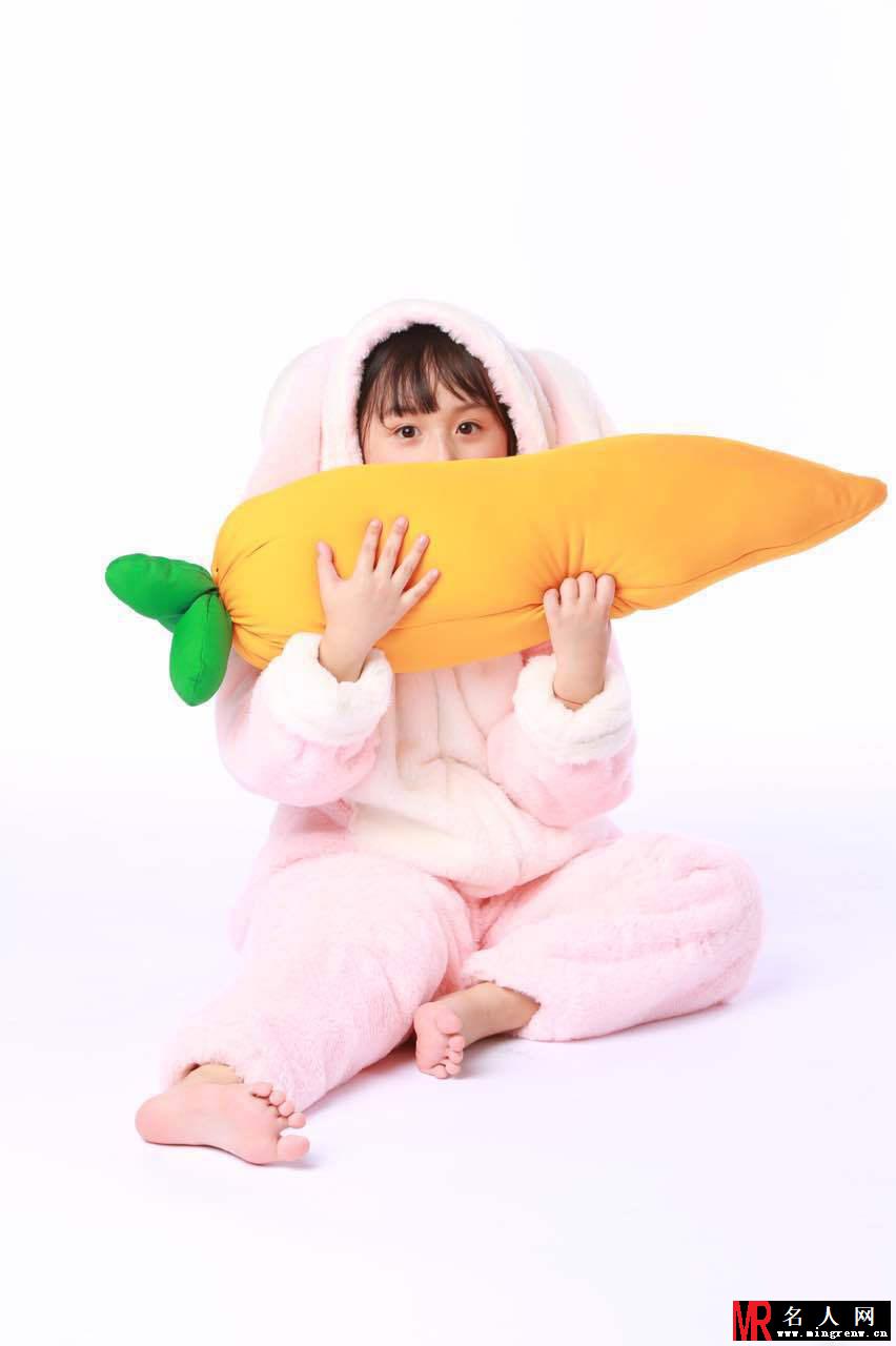 刘楚恬可爱写真 小芈月化身兔子萌翻众人(1)