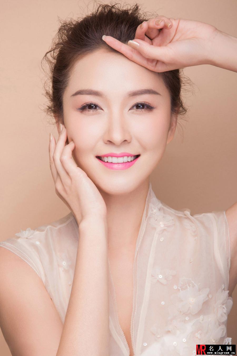 徐洁儿春日唯美写真 笑容明媚暖意袭人(1)