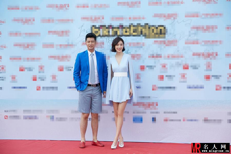 张俪亮相时尚活动 现场为任重征婚(1)