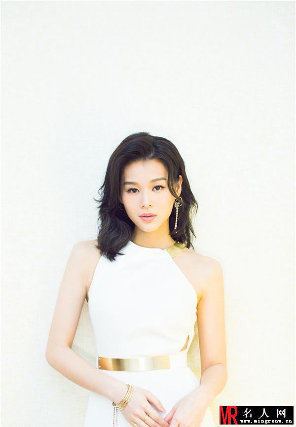 胡杏儿出席活动大秀曼妙身材(1)