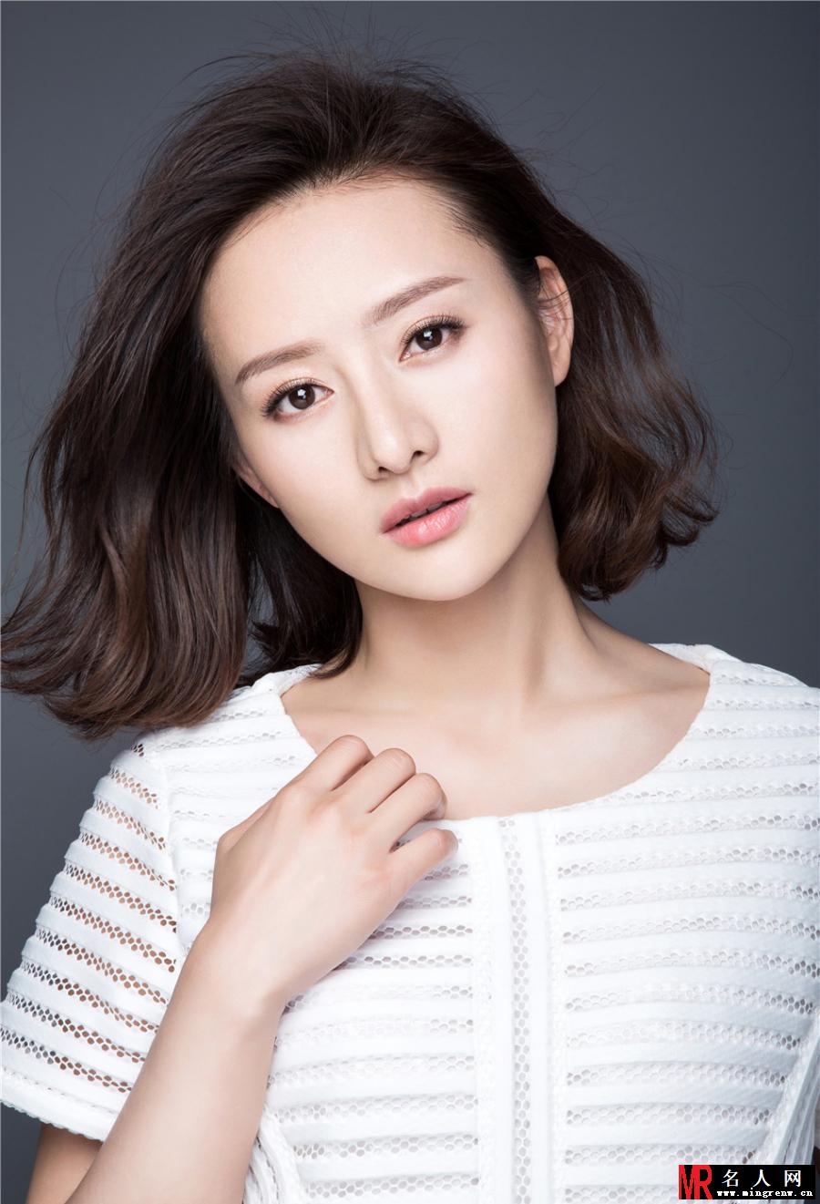 王靖云素雅写真 笑容优雅甜美(1)